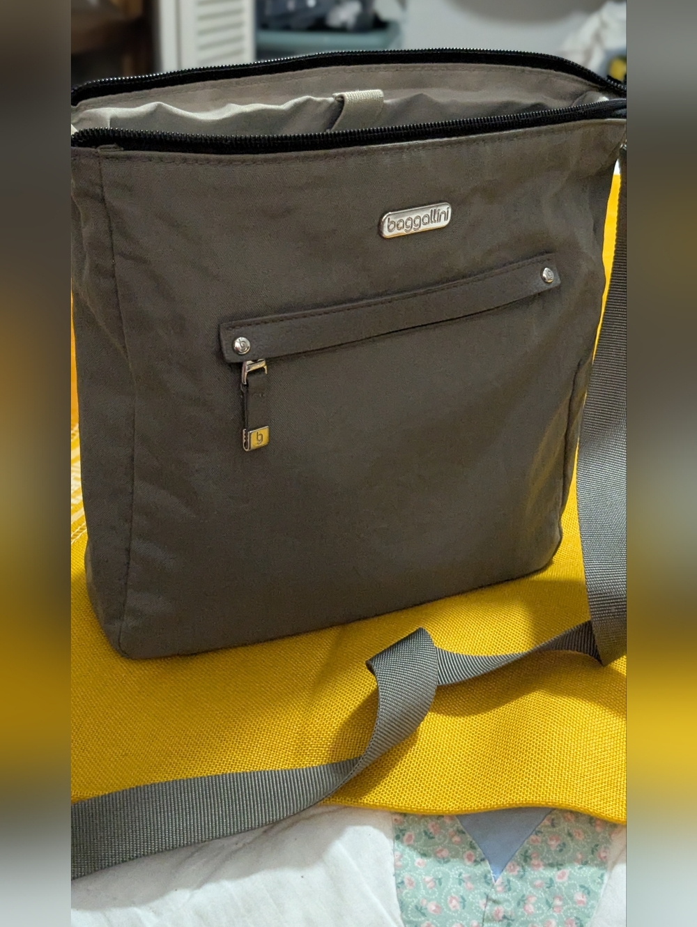 Baggallini Gray Crossbody Shoulder  Zip Bag